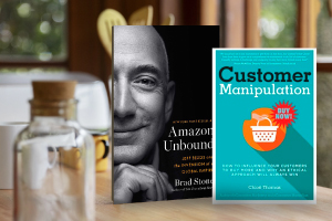 CAPA DOS LIVROS Amazon Unbound e Customer Manipulation: How to influence your customers to buy more and why an ethical approach will always win